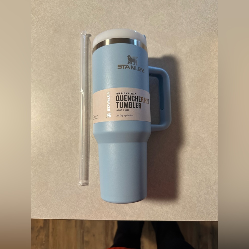 🔥SOLD🔥 40 oz Stanley The Quencher H2.0 Flowstate Tumbler